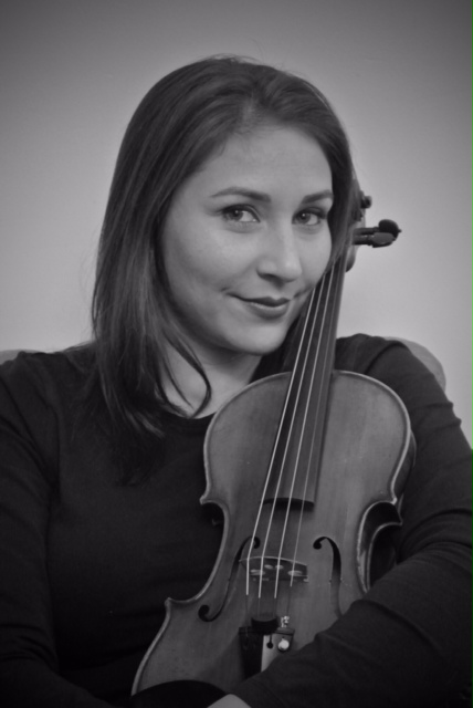 Headshot of Concertmaster Joanna Alpizar holding a violin